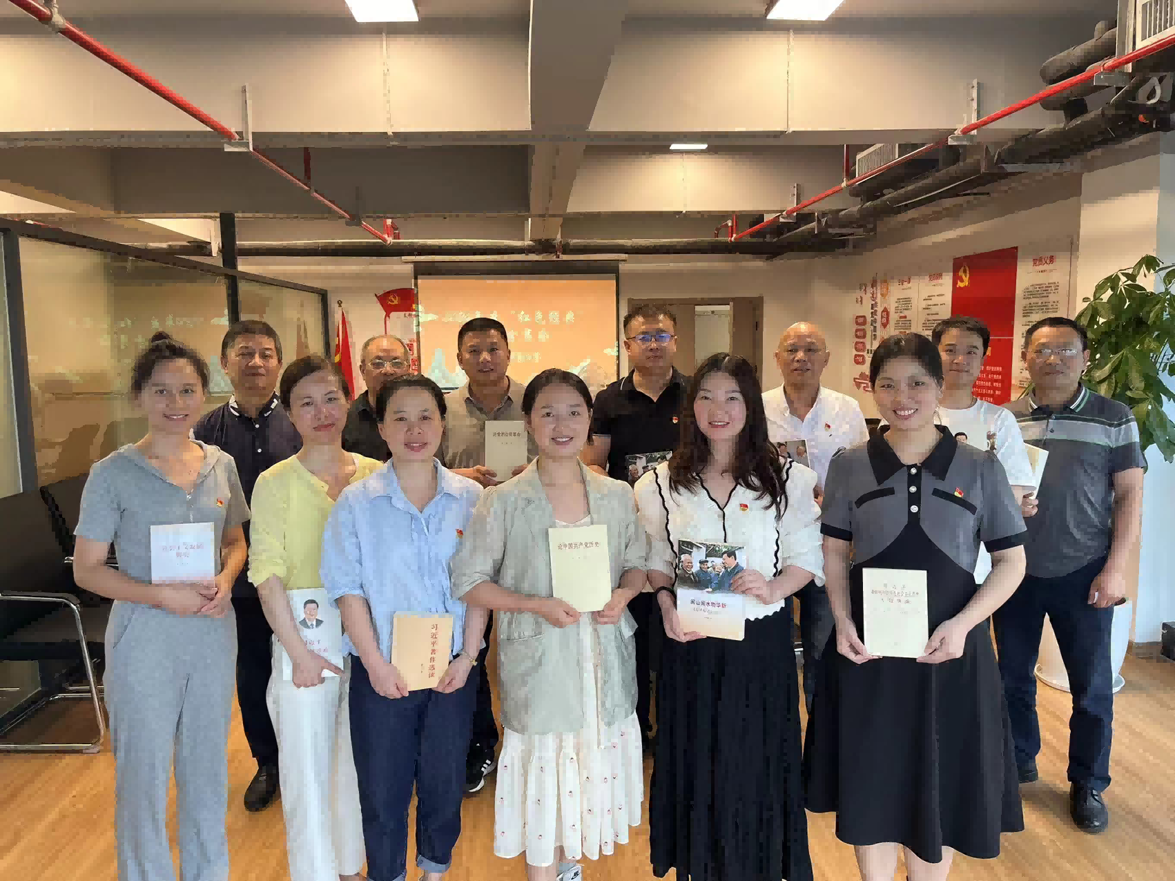 以閱讀之炬，明人生之盞 ——原生國貿(mào)黨支部“紅色經(jīng)典”讀書分享會(huì)圓滿舉行
